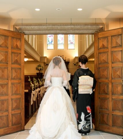 家族婚は挙式のみでもOK？披露宴なしのメリットと当日の流れ