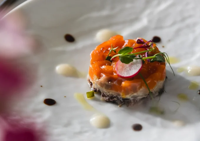 少人数でも結婚式の二次会はやるべき？開催の判断基準と会場の選び方