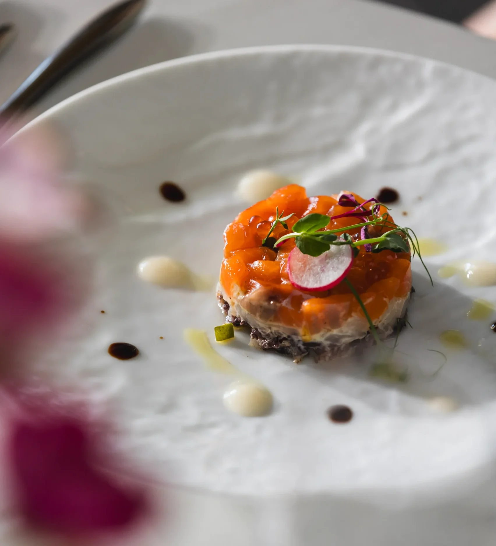 少人数でも結婚式の二次会はやるべき？開催の判断基準と会場の選び方