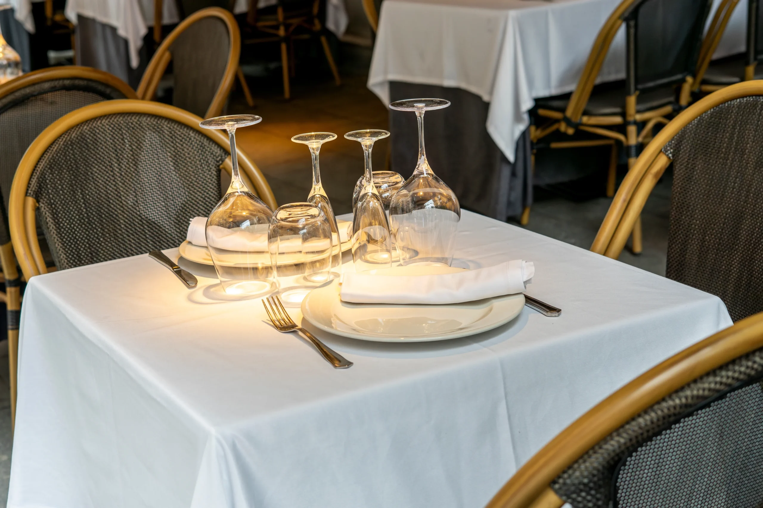 家族婚に友達を呼んでもいい？招待範囲の決め方と事前の伝え方