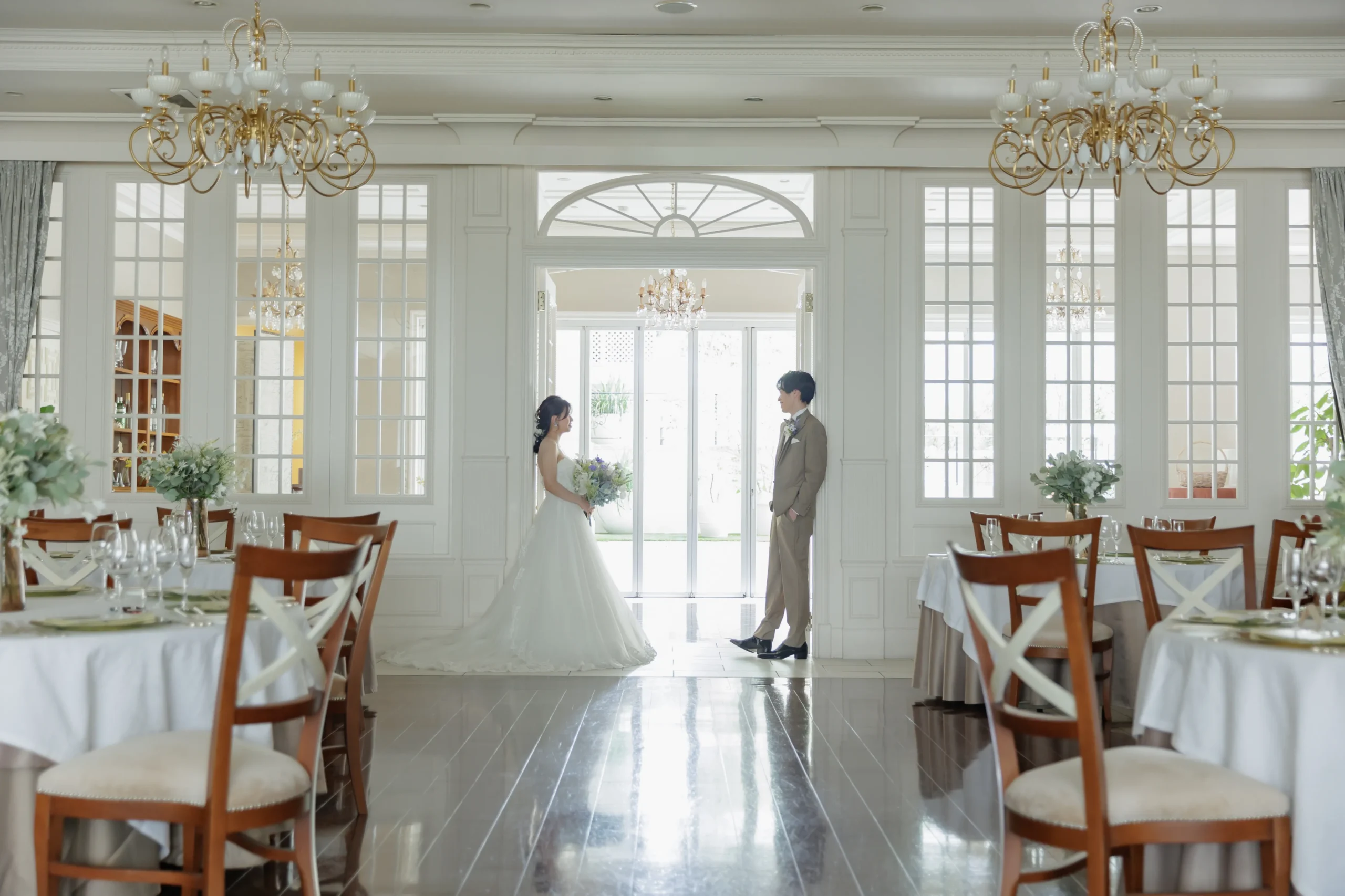 家族婚の費用相場はいくら？自己負担額の目安と節約のコツを解説