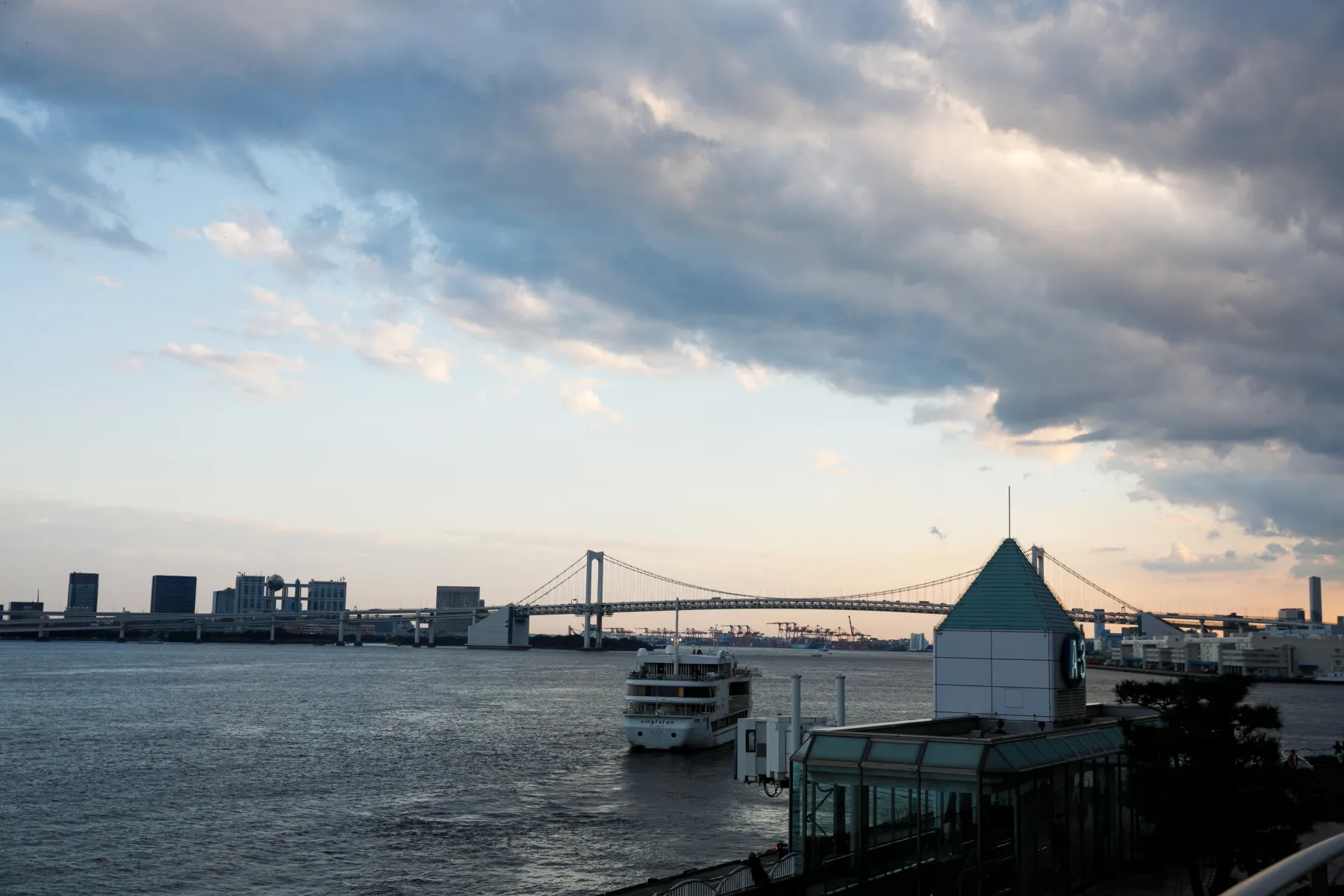 東京湾を一望できる絶景ロケーション
