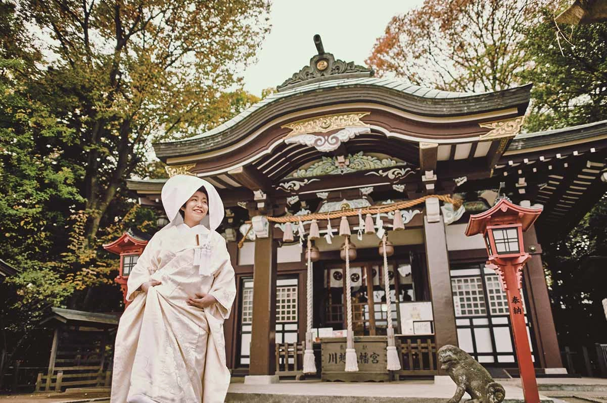 夫婦イチョウが見守る千年の神社
