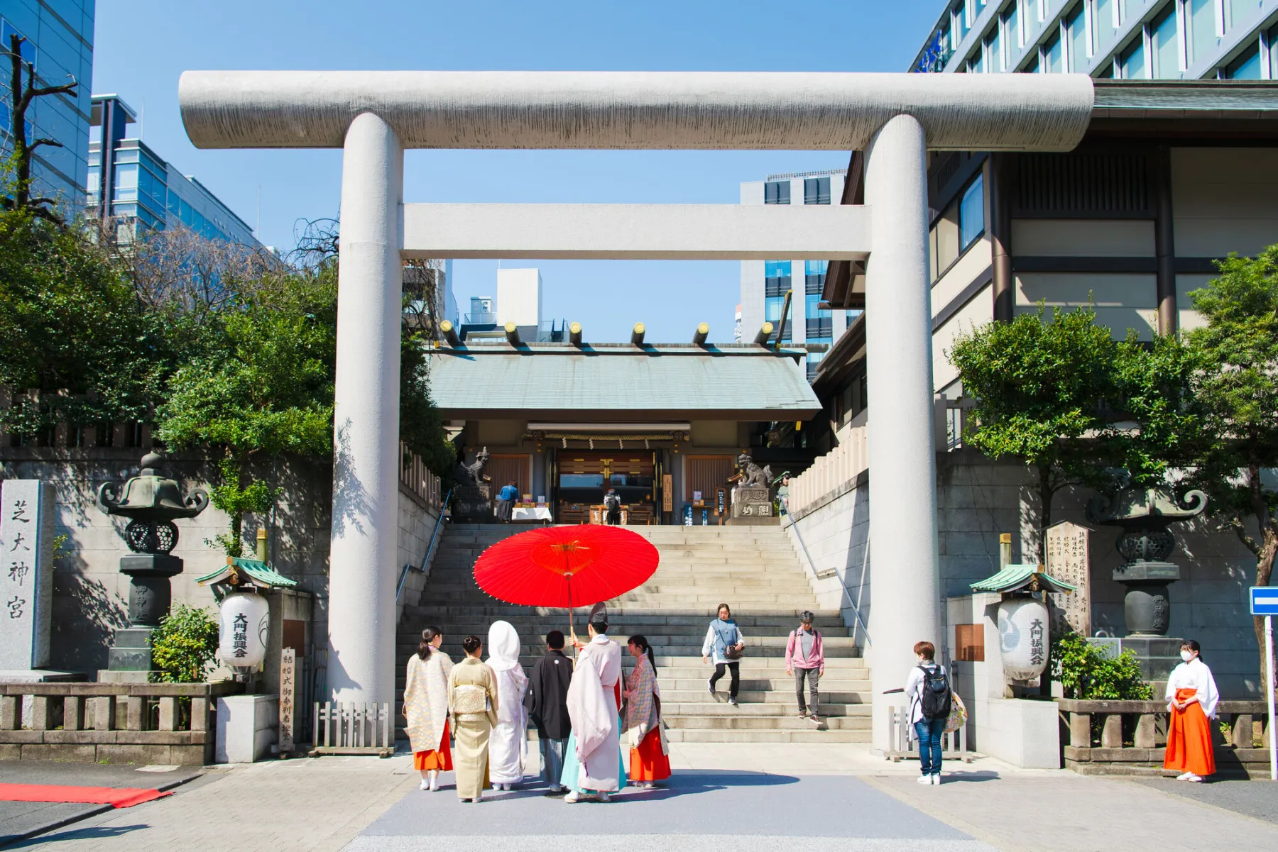 駅近の好アクセスで参列者に優しい神社