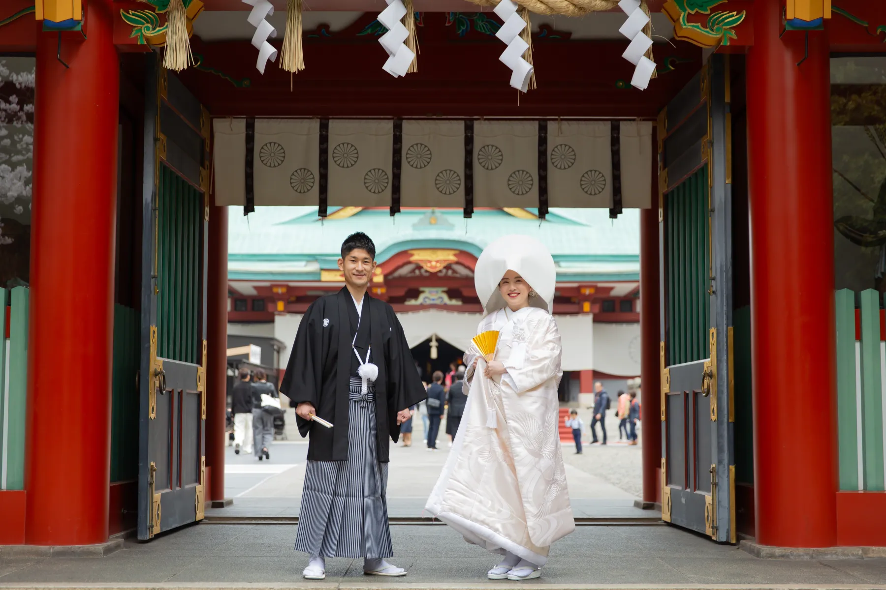 都会の風景と融合した広々とした空間