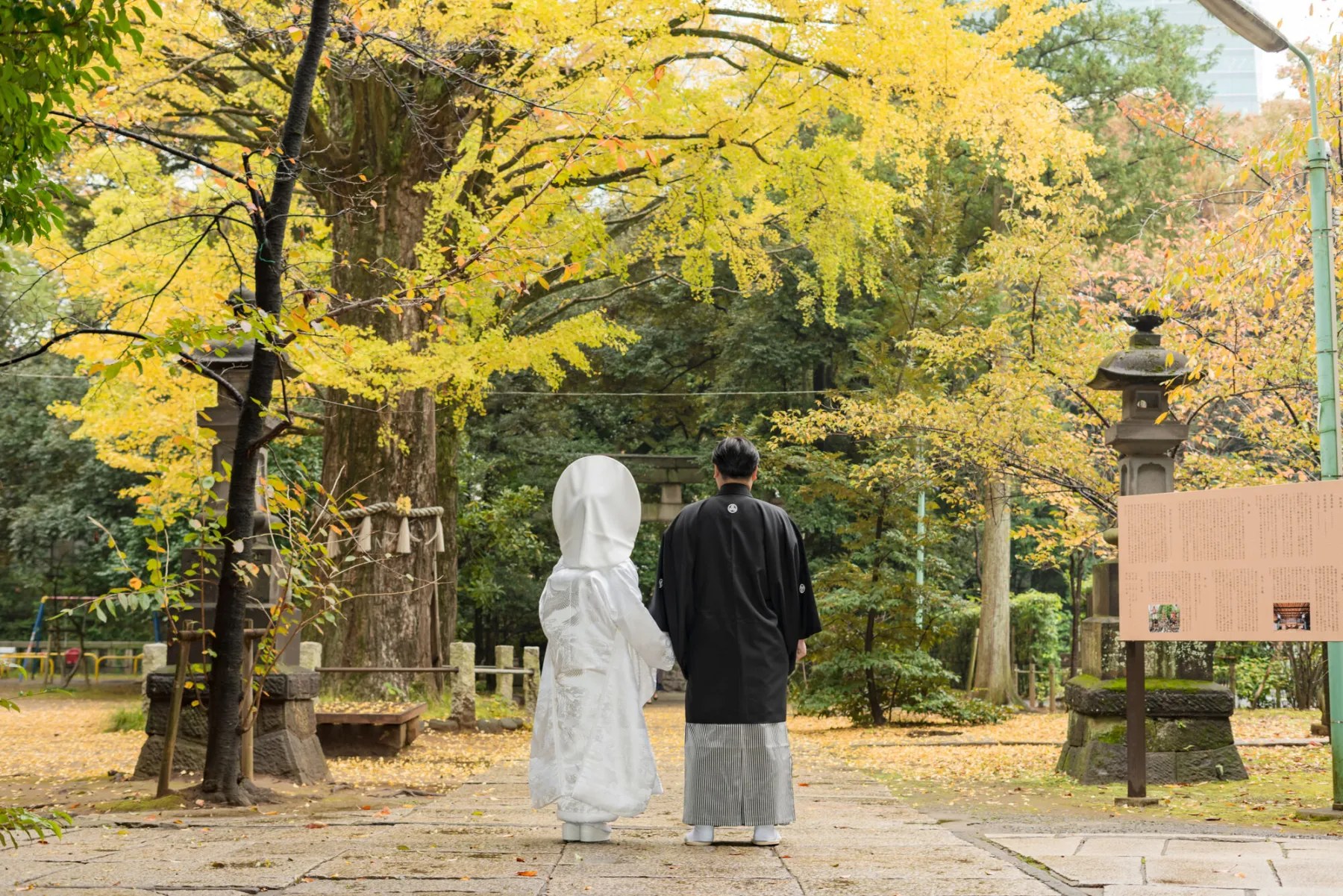 四季の花々に彩られた都会のオアシス