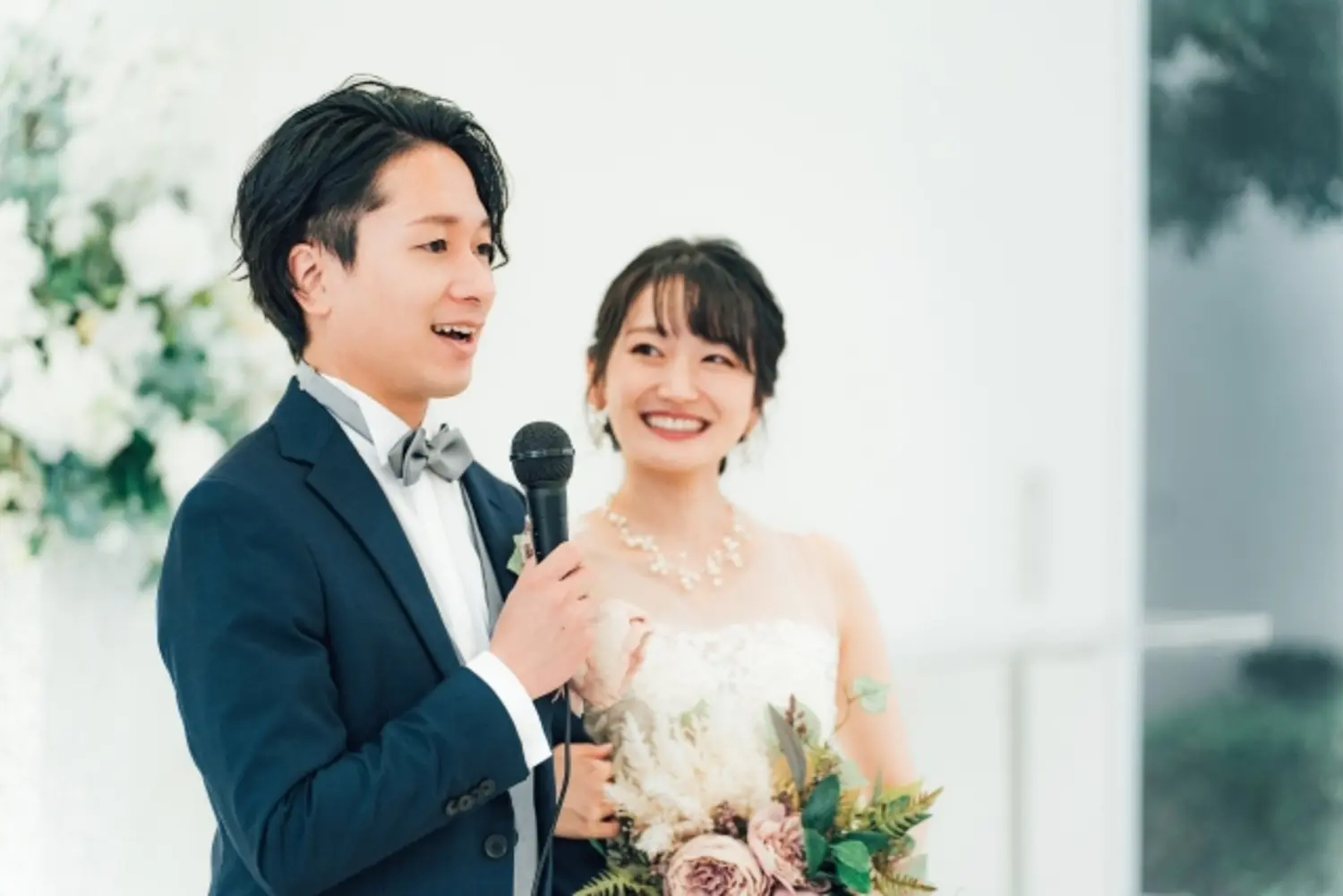 【新郎新婦向け】結婚式二次会の服装完全ガイド
