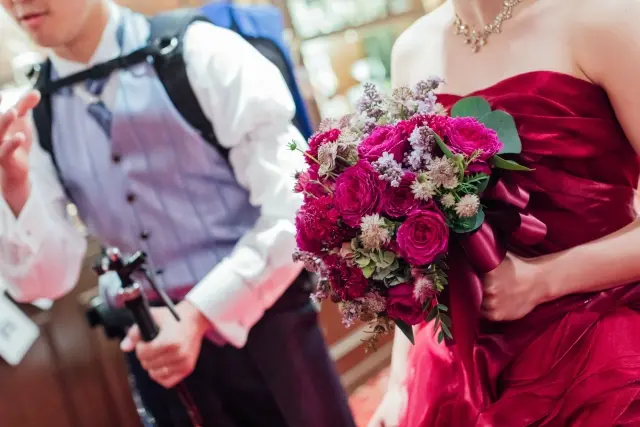 結婚式のお色直しの値段は？相場やパターン・安く抑えるポイントも解説