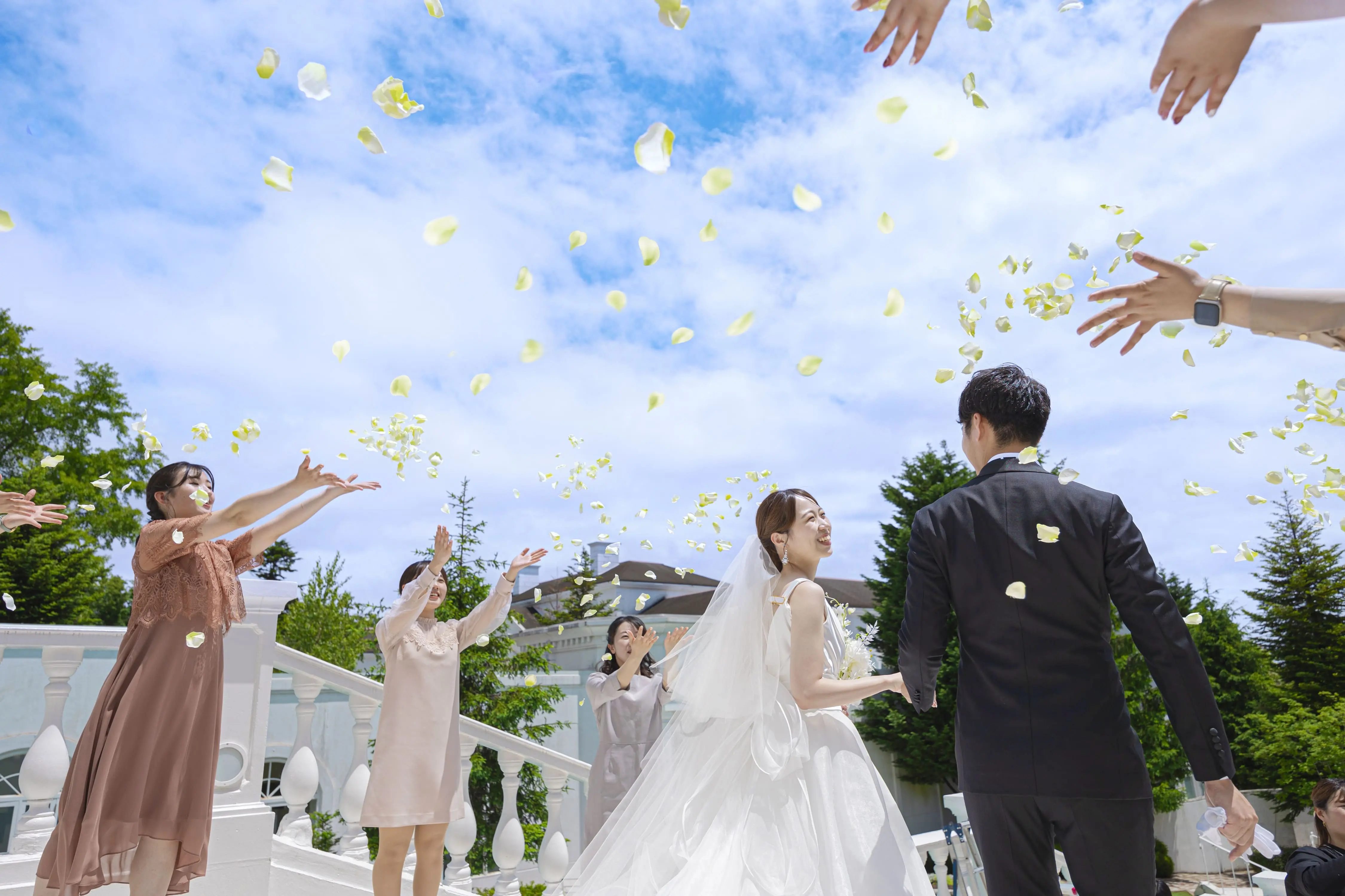 ブライダルジュエリーのおすすめは？結婚指輪の人気ブランドや選び方を解説！