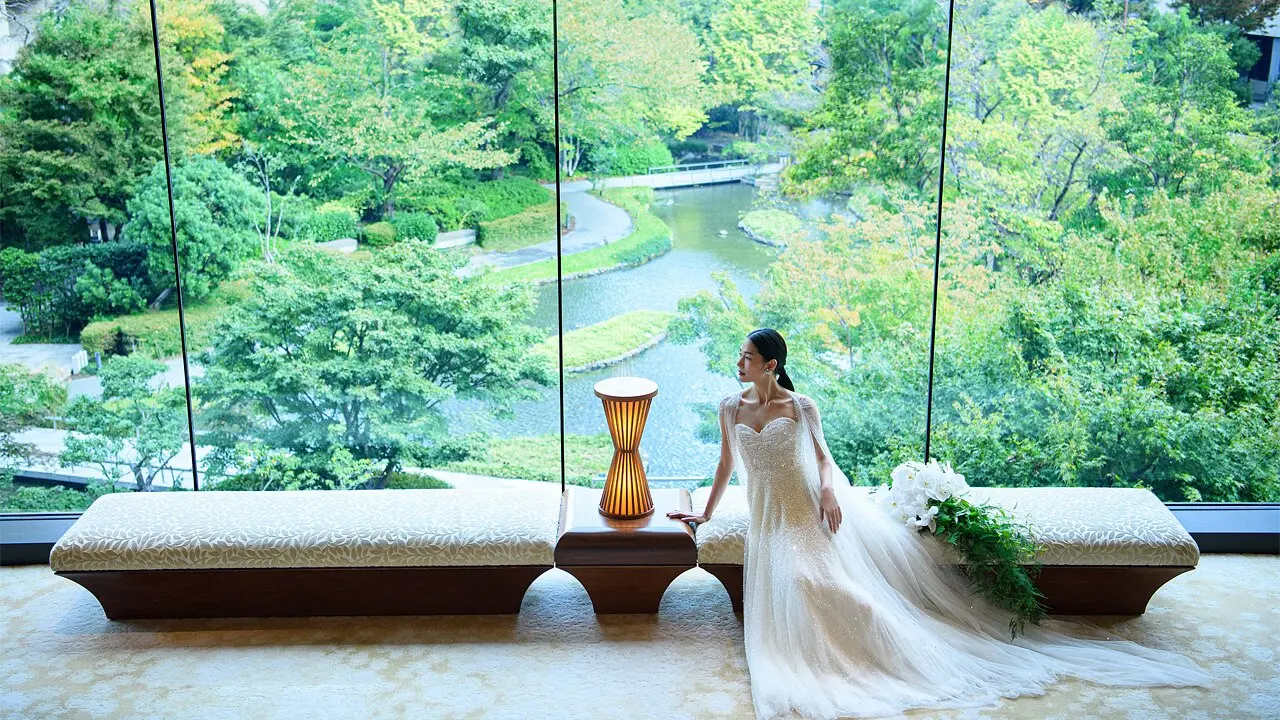 豊かな緑と水辺に映える芸術的な空間で、ゲストに寛ぎを贈る一日