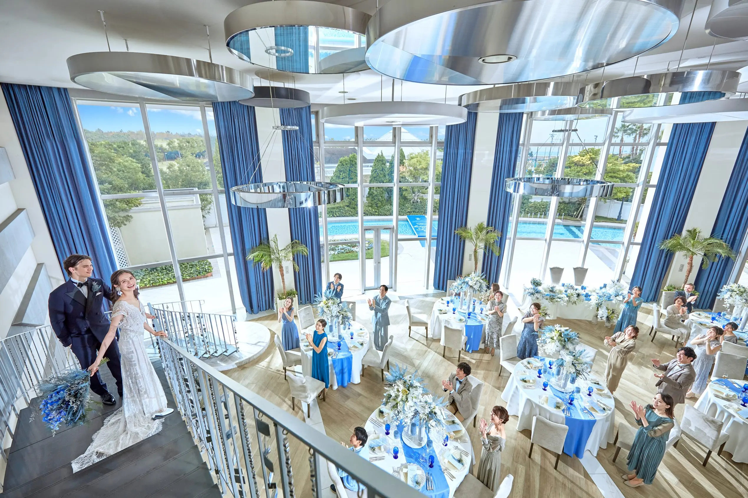 【階段入場×ドレス】ゲストの記録と記憶に残る感動的な一瞬を