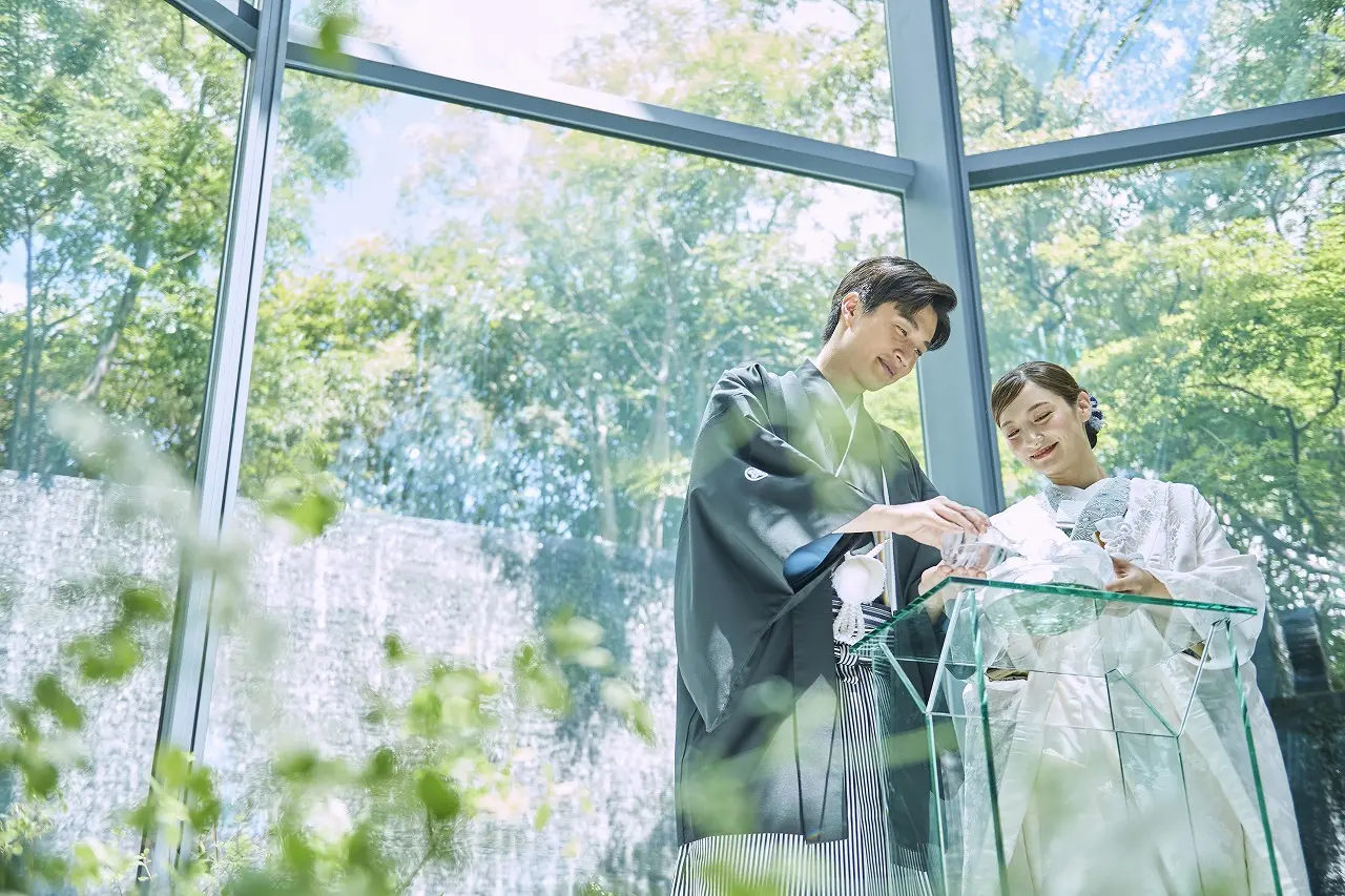 和装も美しく映える「本物の森」