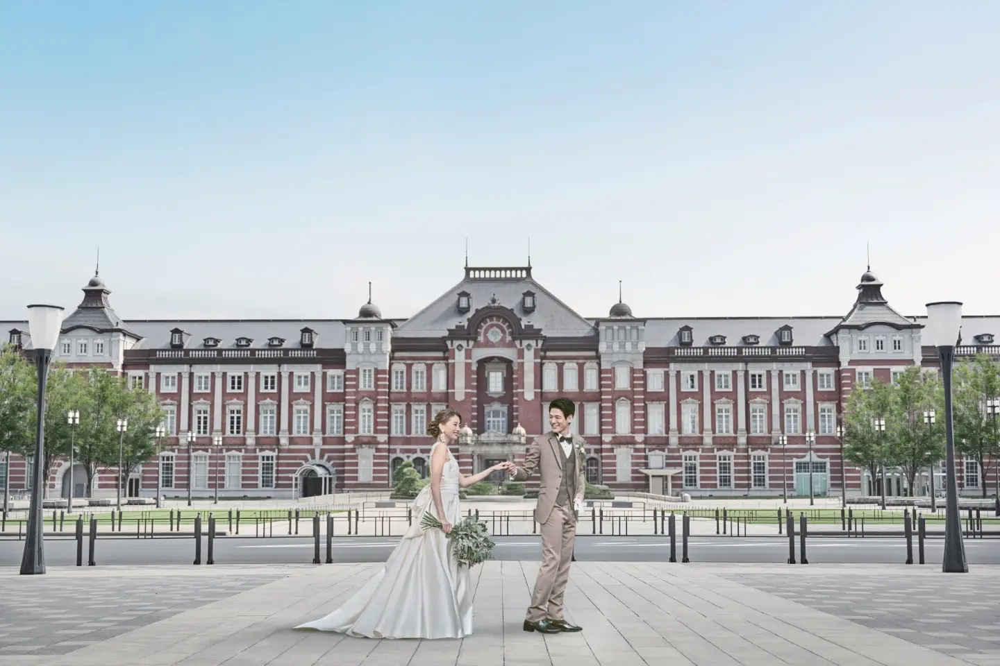 新幹線の停車駅【東京駅】から車で5分。羽田・成田空港からも電車で1本の好アクセス！