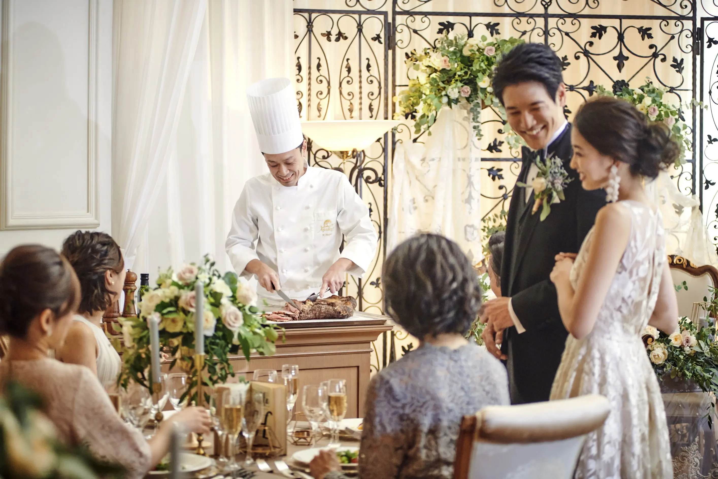 フレンチ・和フレンチ・オリジナルから選べる様々なコース料理。目の前で仕上げるフランベ演出も人気！