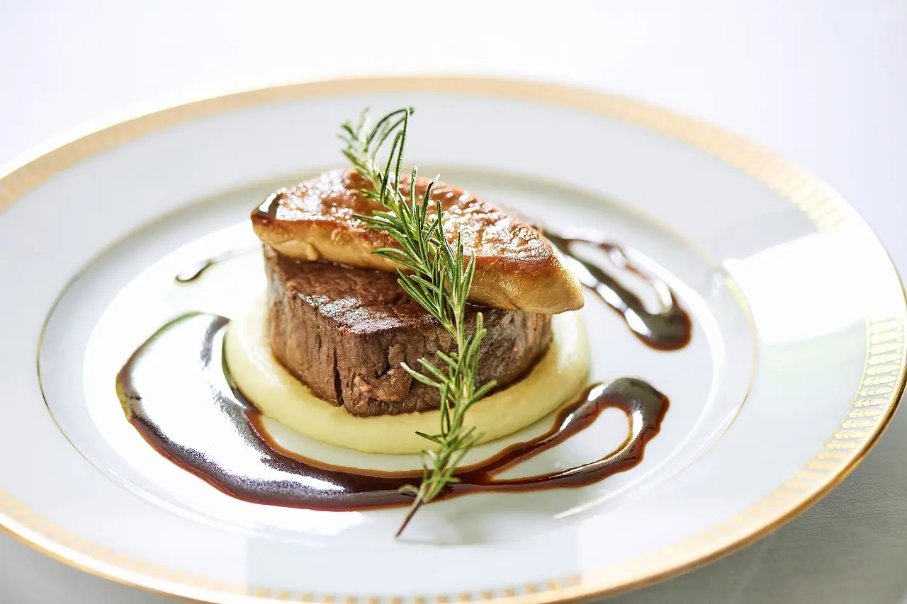 口コミでも高評価を頂いてる『料理』で大切なゲストをおもてなし。味だけではなく目や香りなど五感で愉しむ一皿。