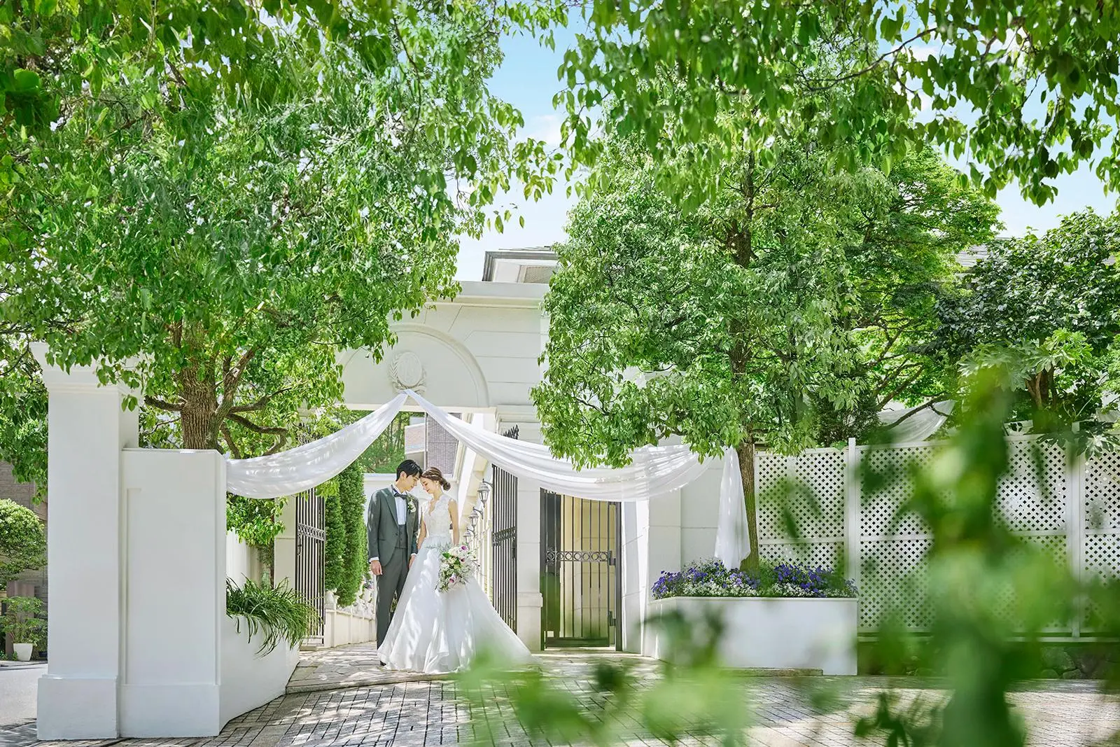 ゲートを一歩潜るとそこには非日常的な空間が広がる。