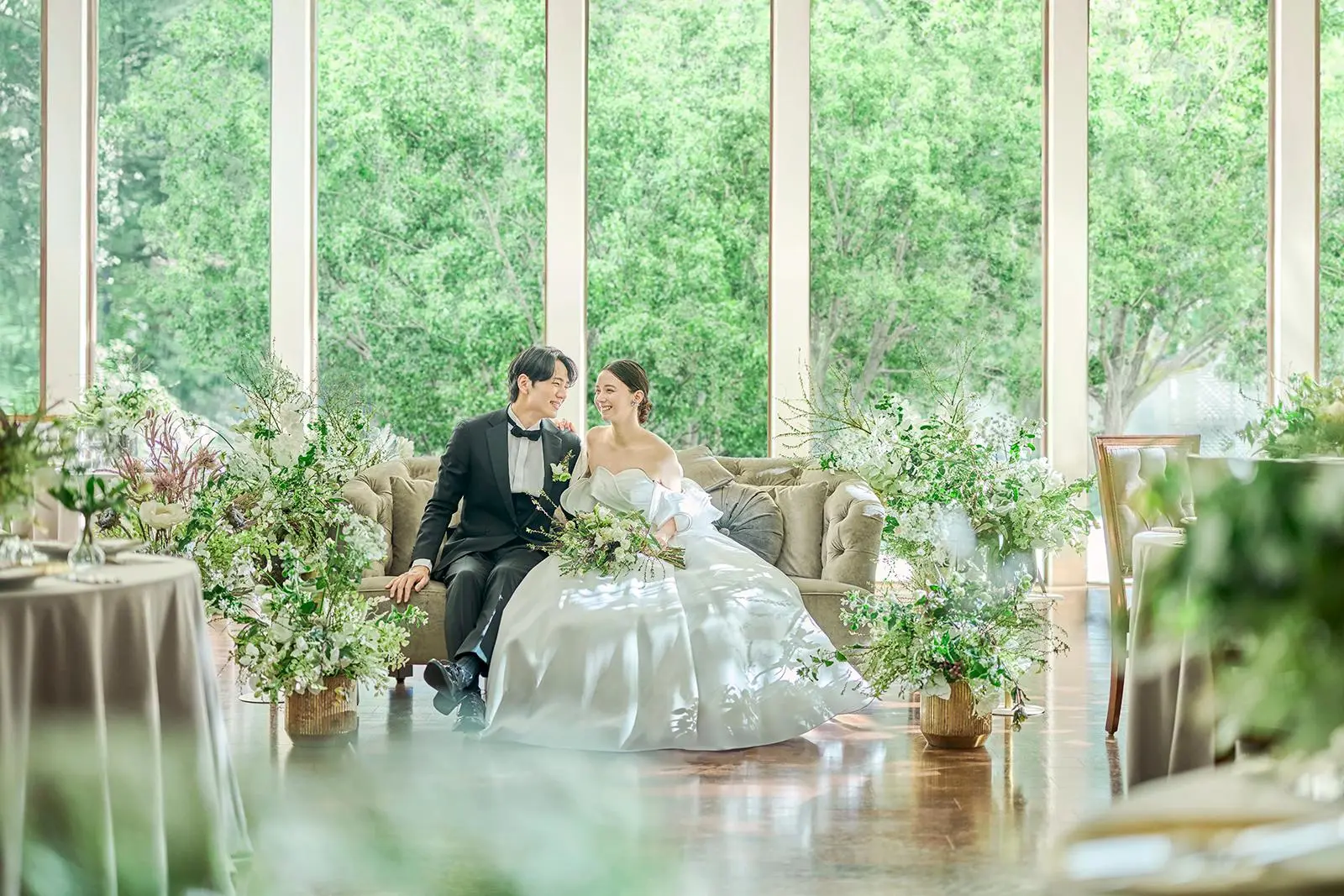 グリーンをバッグに【ソファーメイン】でコーディネート