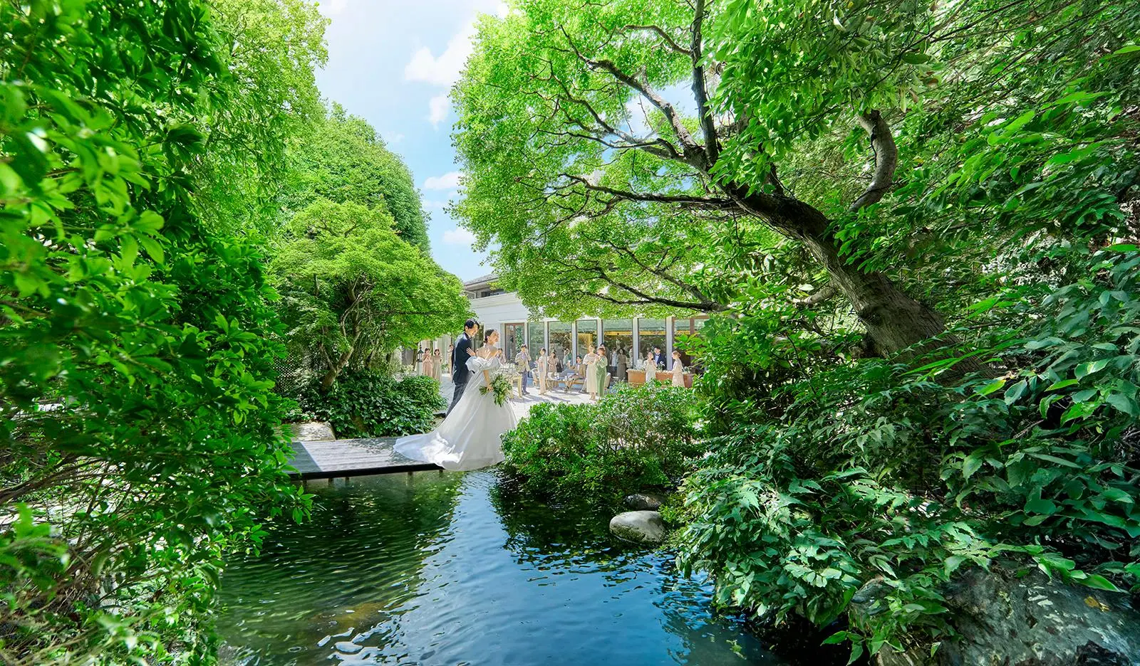 目黒駅から徒歩5分【白金の杜】閑静な住宅街の中にひっそりと佇む邸宅。