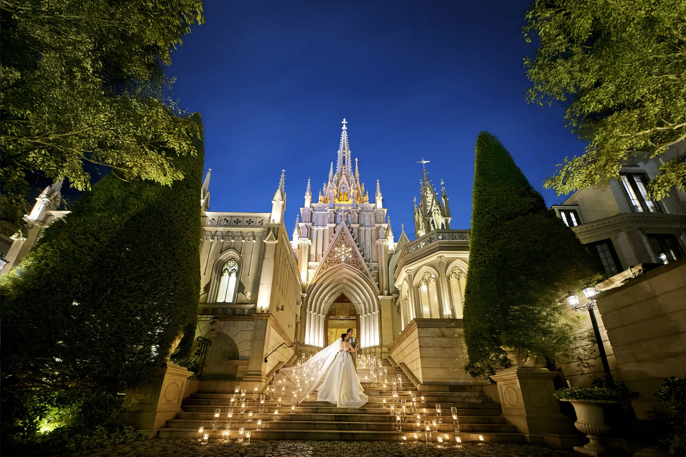 ロマンティックなナイトウエディング。映画のようなワンシーンを叶えて