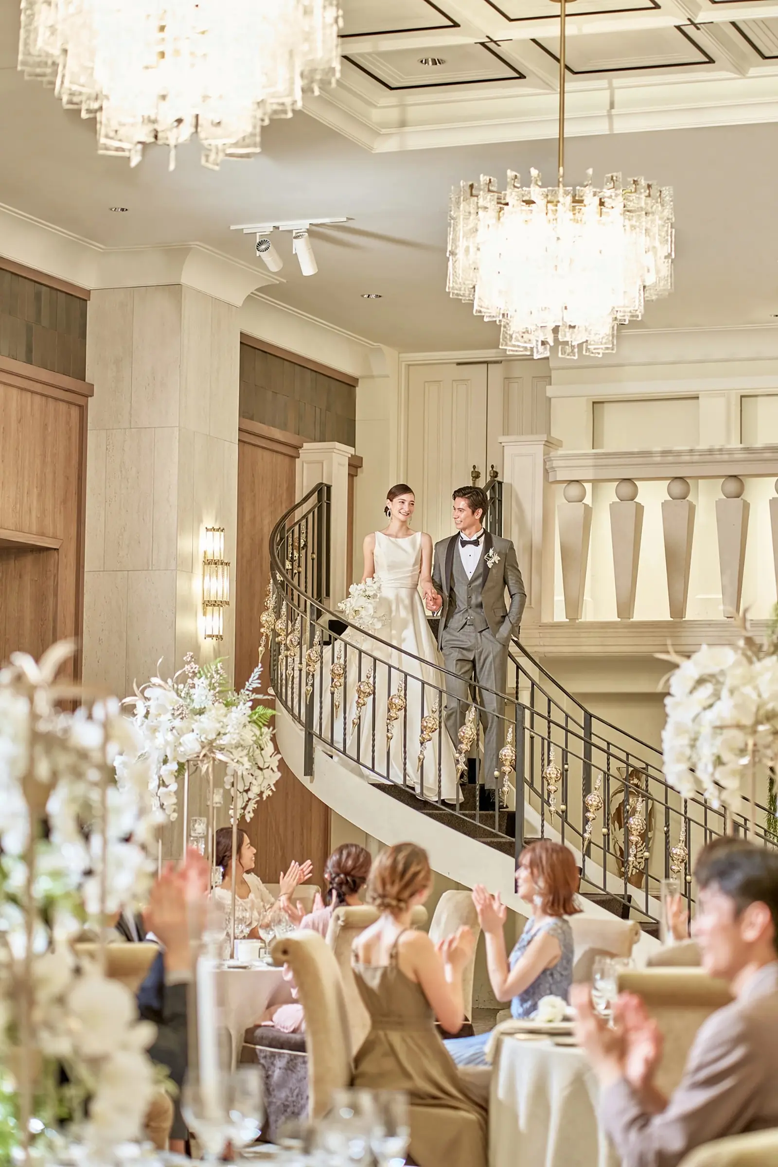 花嫁の憧れが叶う大階段からの入場シーン