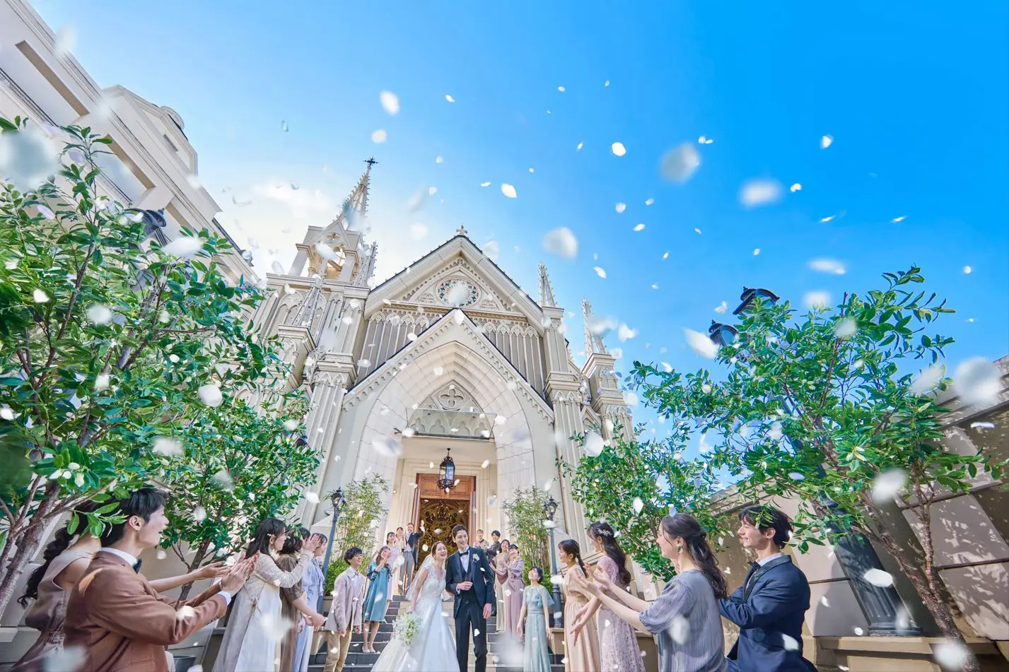 【緑・光・水が彩る】閑静な丘に佇む自然美あふれる挙式空間