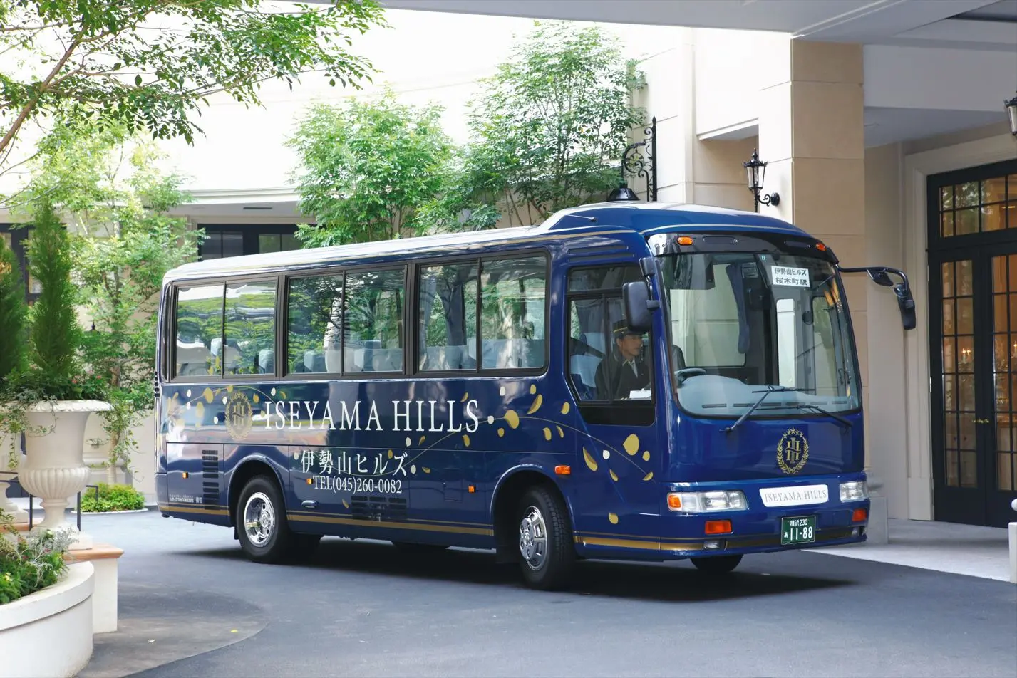 桜木町駅から無料送迎バスで約2分◆全天候型でゲストも安心