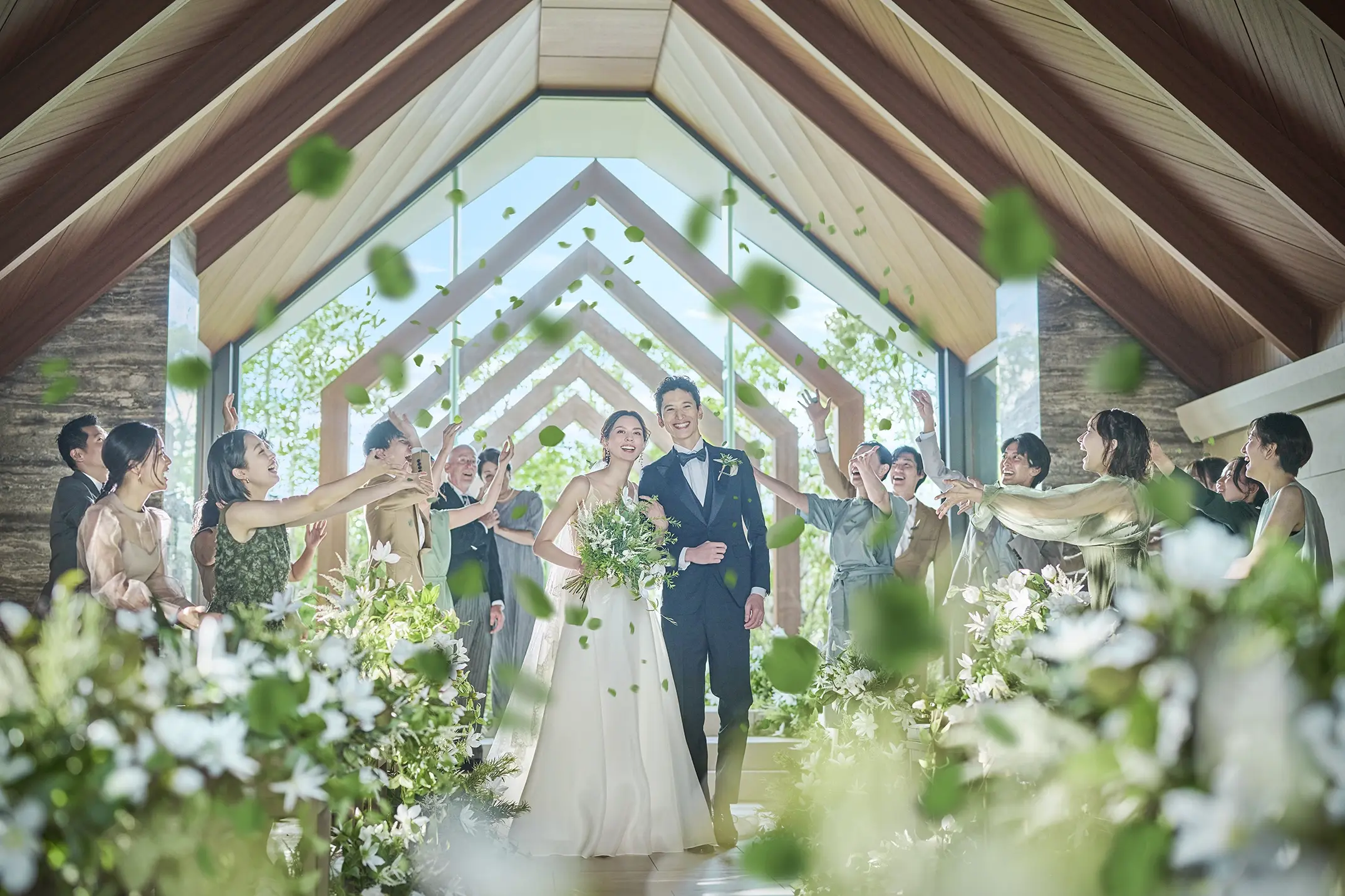 温かみのある木目チャペルでゲストからの祝福を