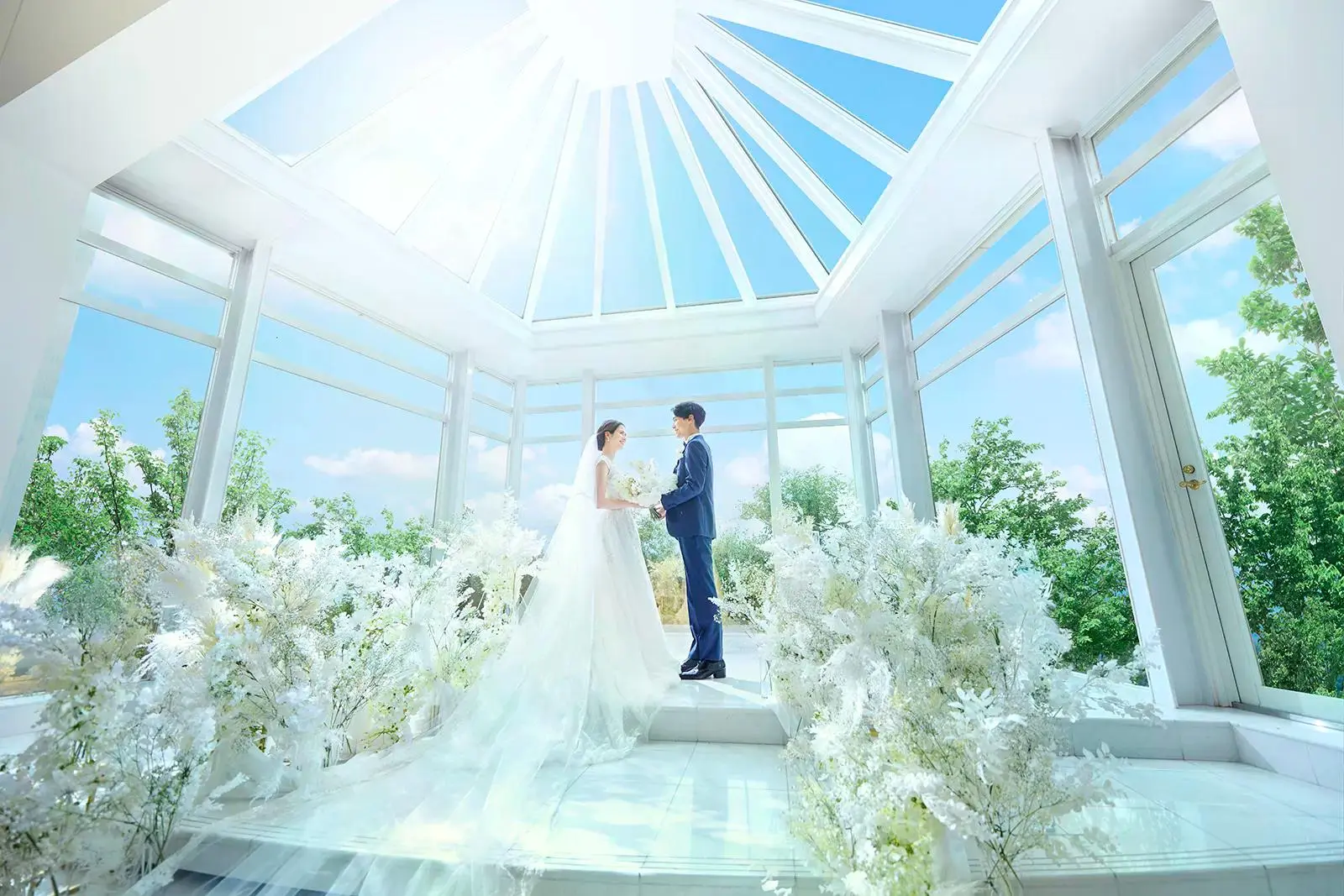 空と海が広がる青い世界