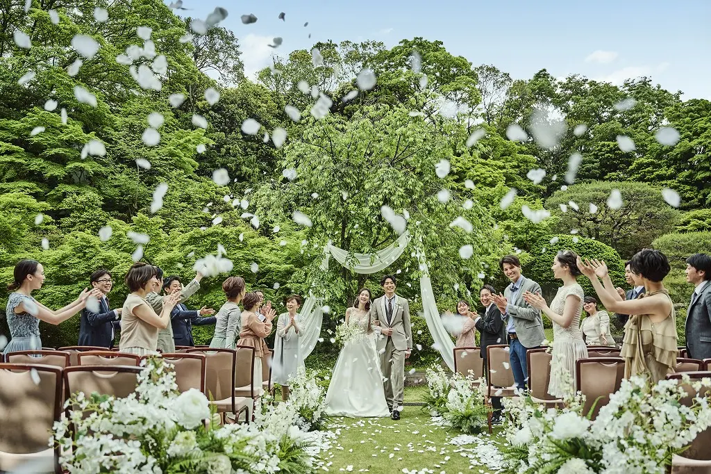 空と海が広がる青い世界