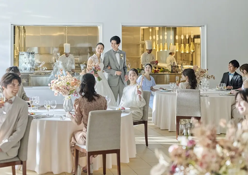 ホテルでは珍しい、オープンキッチンから届けられる旬の逸品