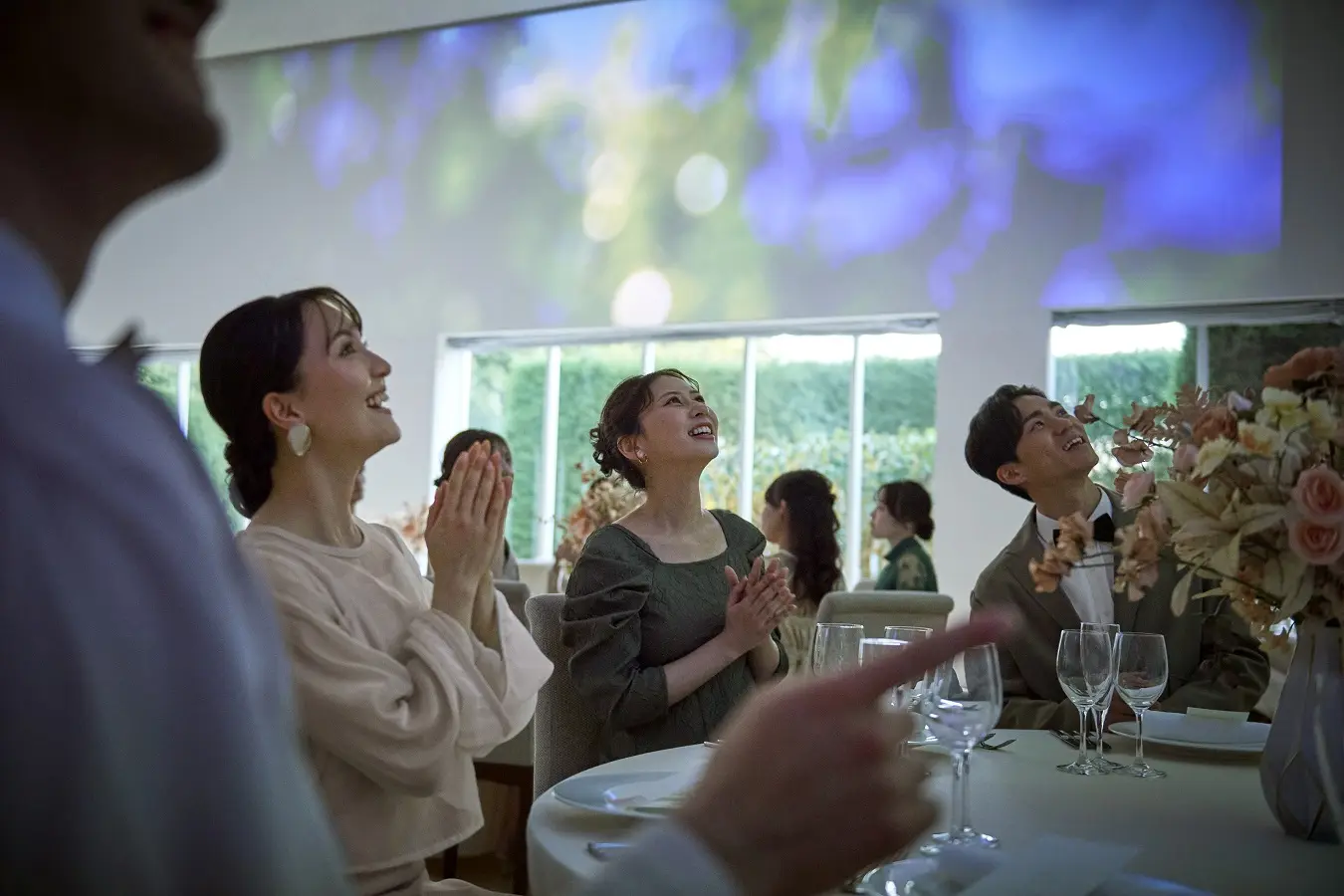 圧巻のスクリーンで映画の様な臨場感をゲストに