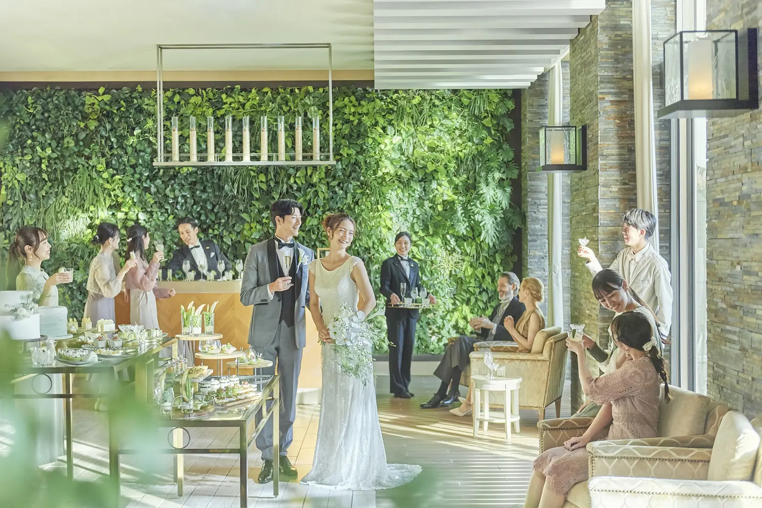 緑と光が織りなす寛ぎの邸宅空間