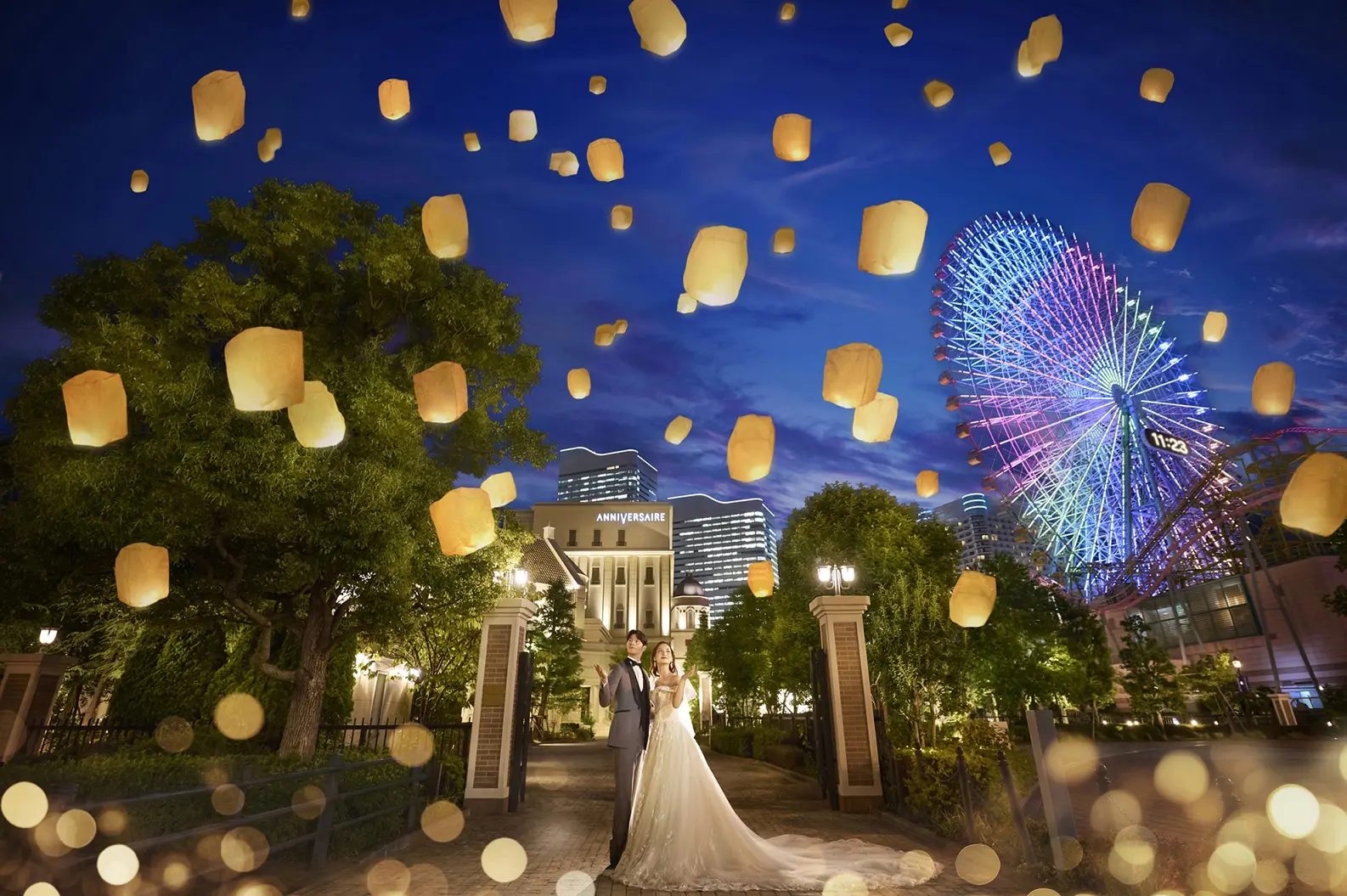 みなとみらいの夜景にランタンが舞い上がるシネマティックな演出