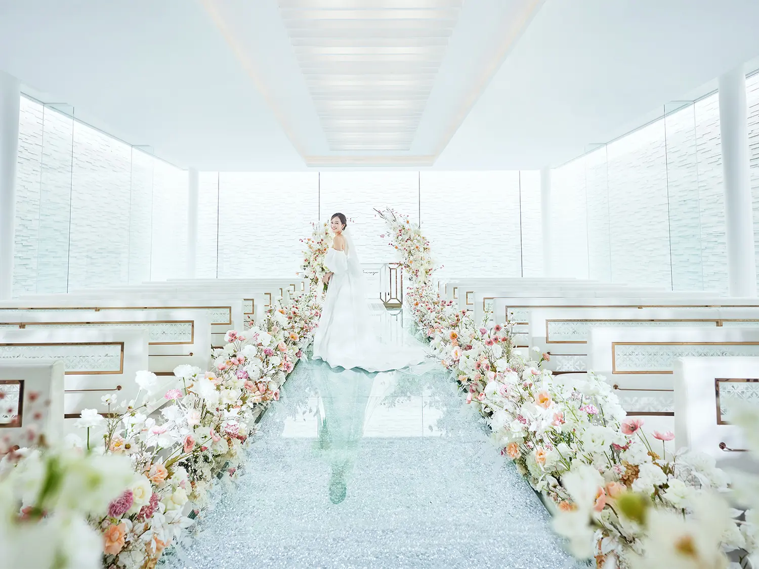 水と光のチャペル「アクアルース」