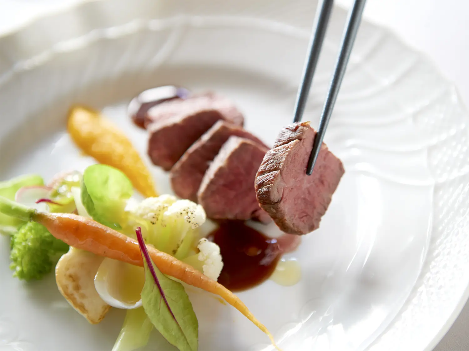 箸で食べられるなど、幅広い世代に料理を楽しんでもらえるよう工夫