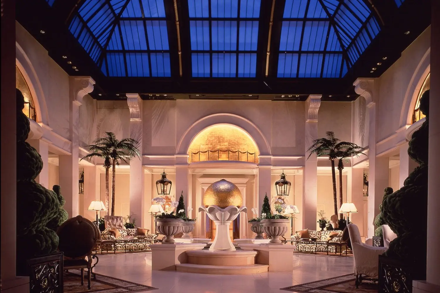 ヨーロッパの豪華な宮殿のような非日常空間に胸が高鳴る