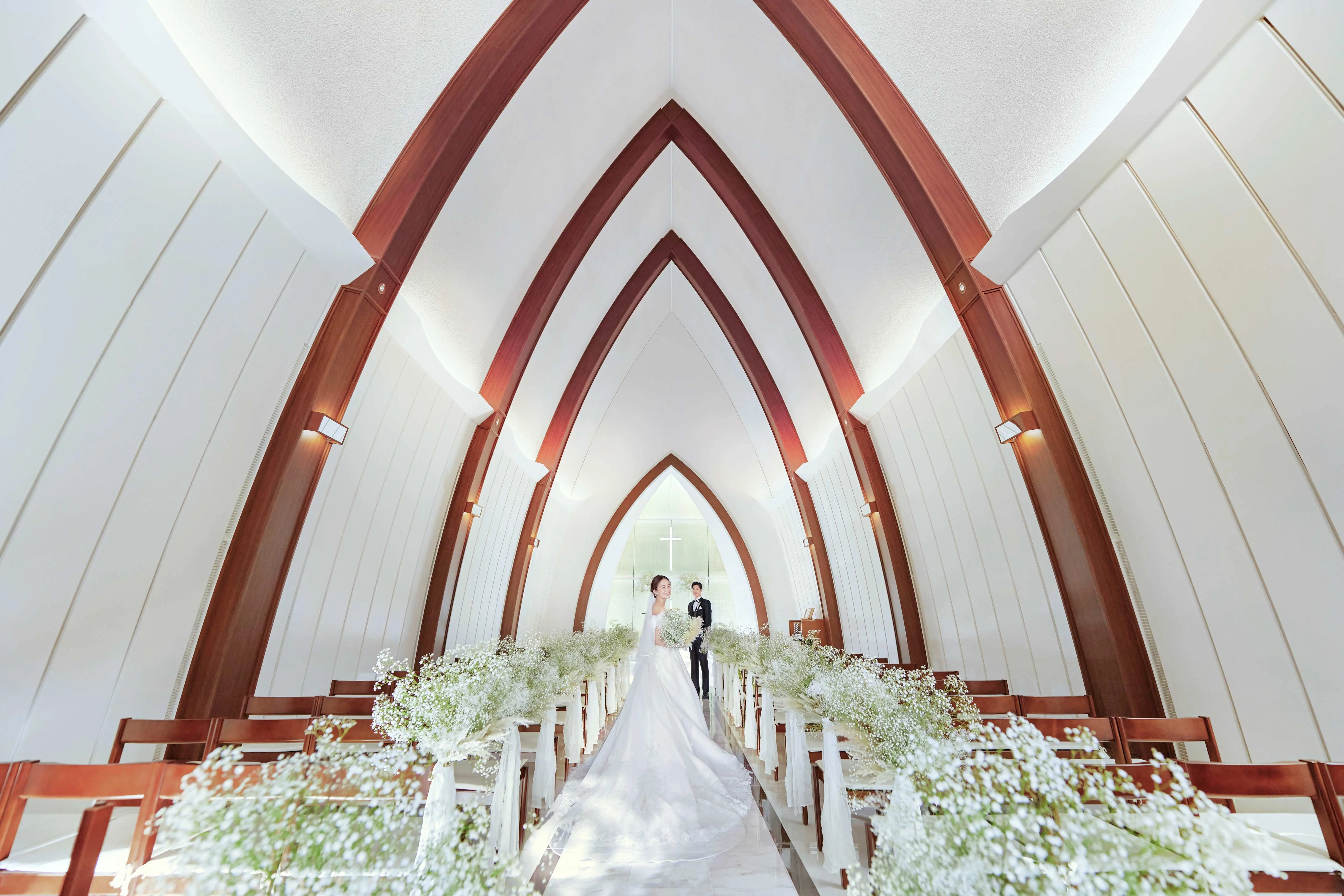 圧倒的な天井高を誇る、格調高い大聖堂チャペル