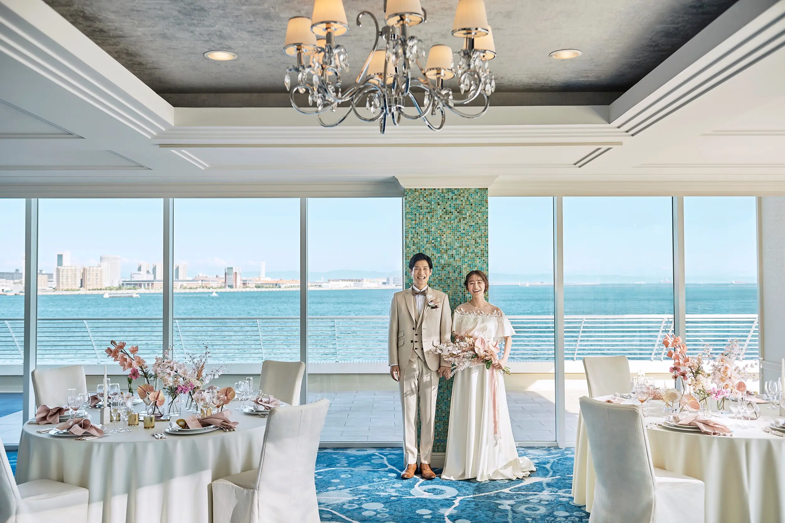 会場内からも見渡せる神戸の美景